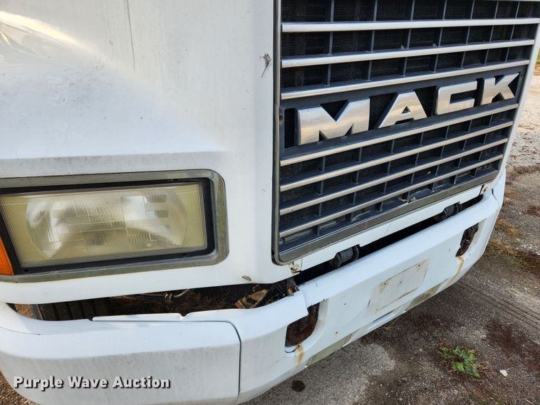 image for item KT9559 1996 Mack CH613  fertilizer delivery truck