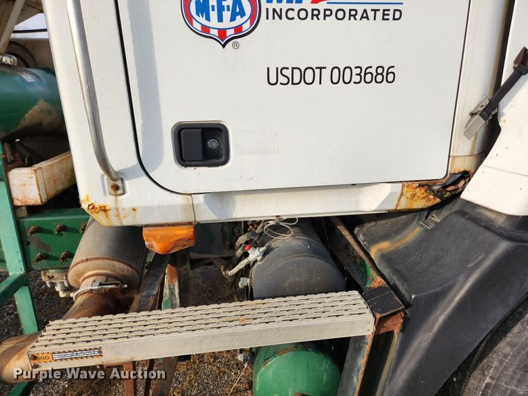 image for item KT9559 1996 Mack CH613  fertilizer delivery truck