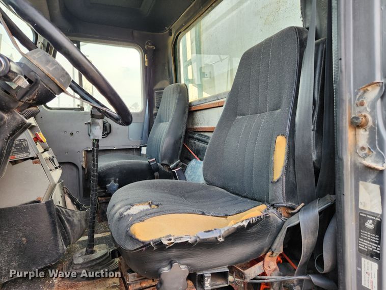 image for item KT9559 1996 Mack CH613  fertilizer delivery truck