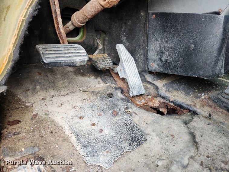 image for item KT9559 1996 Mack CH613  fertilizer delivery truck