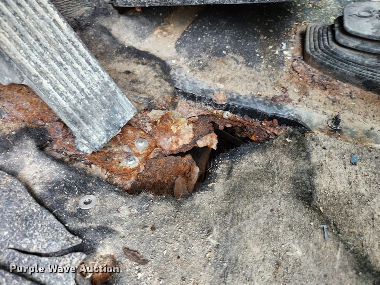 image for item KT9559 1996 Mack CH613  fertilizer delivery truck