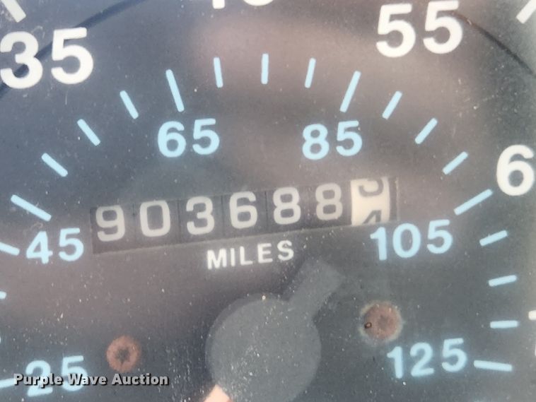 image for item KT9559 1996 Mack CH613  fertilizer delivery truck