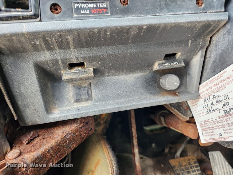 image for item KT9559 1996 Mack CH613  fertilizer delivery truck