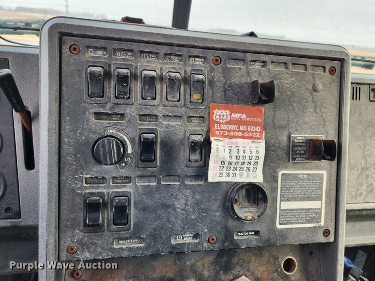 image for item KT9559 1996 Mack CH613  fertilizer delivery truck