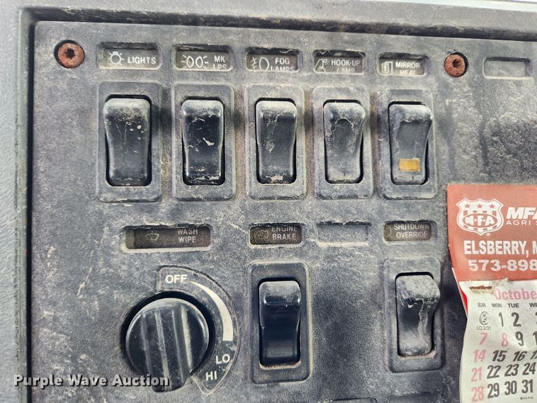 image for item KT9559 1996 Mack CH613  fertilizer delivery truck