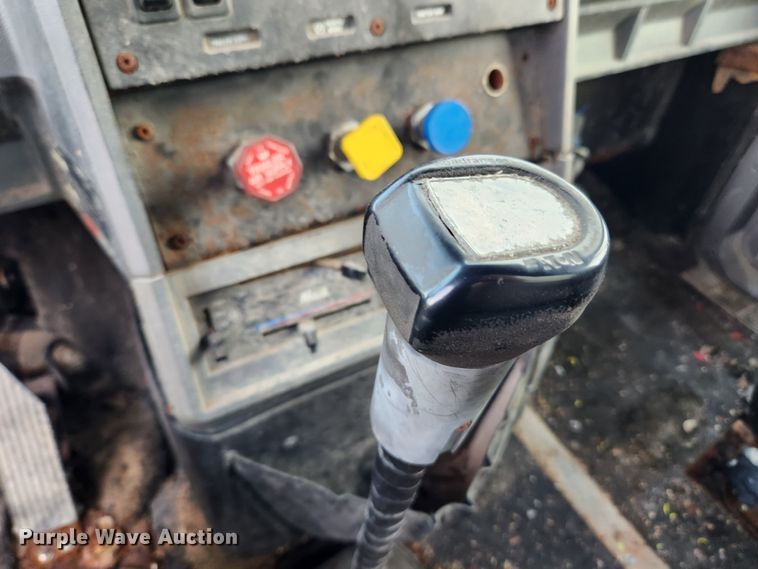 image for item KT9559 1996 Mack CH613  fertilizer delivery truck