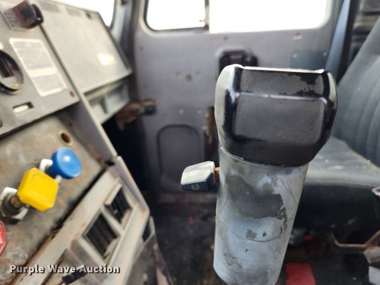 image for item KT9559 1996 Mack CH613  fertilizer delivery truck