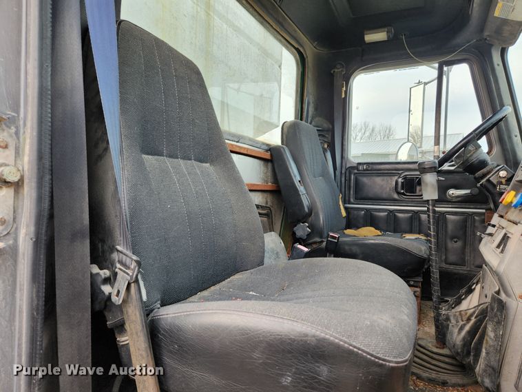 image for item KT9559 1996 Mack CH613  fertilizer delivery truck