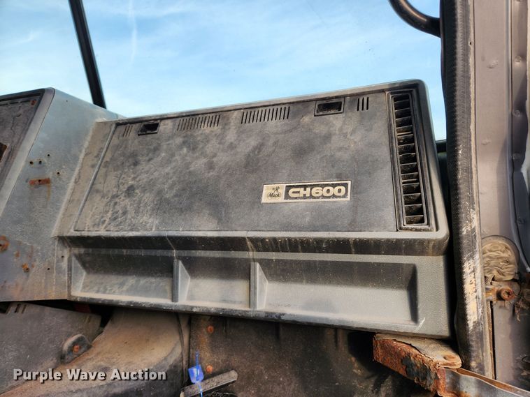 image for item KT9559 1996 Mack CH613  fertilizer delivery truck