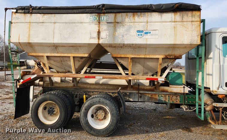 image for item KT9559 1996 Mack CH613  fertilizer delivery truck