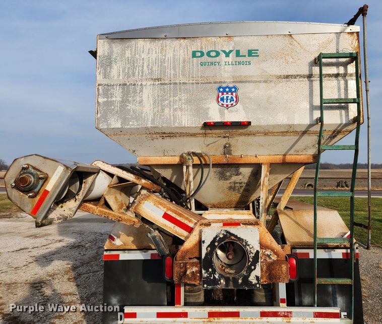 image for item KT9559 1996 Mack CH613  fertilizer delivery truck