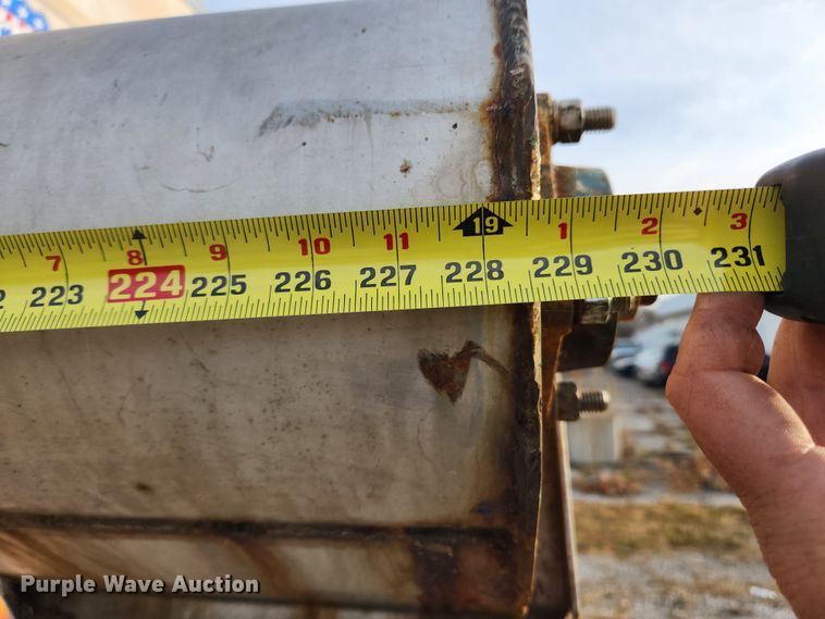 image for item KT9559 1996 Mack CH613  fertilizer delivery truck