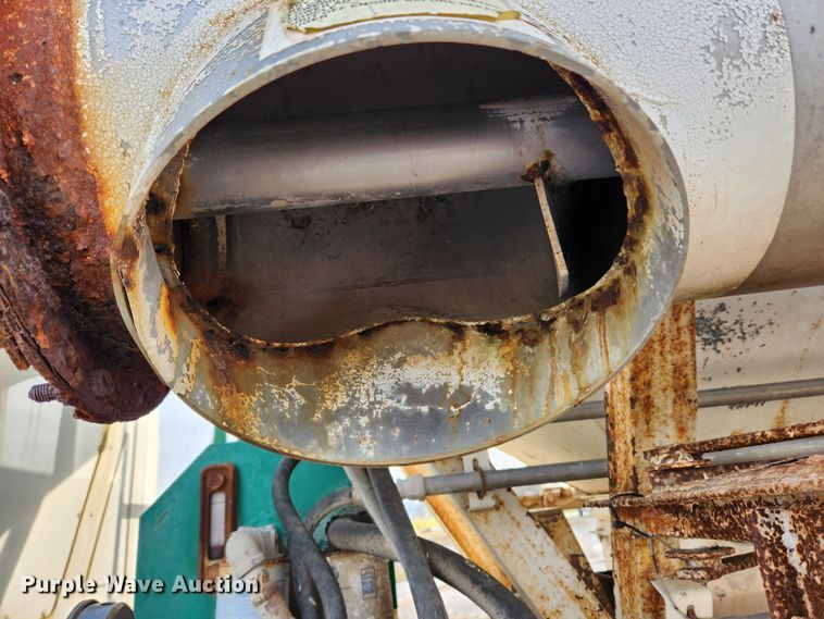 image for item KT9559 1996 Mack CH613  fertilizer delivery truck