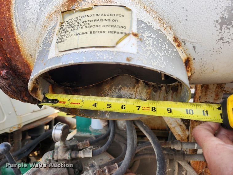 image for item KT9559 1996 Mack CH613  fertilizer delivery truck