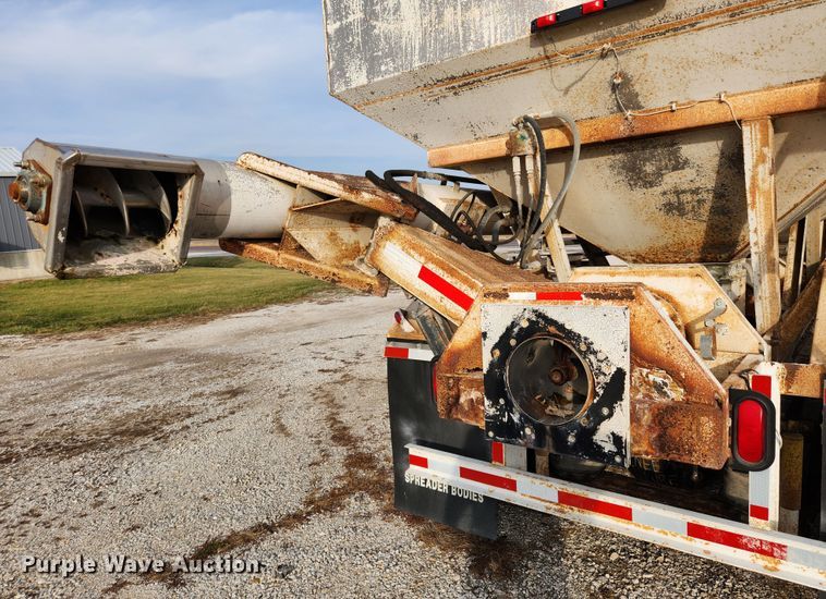 image for item KT9559 1996 Mack CH613  fertilizer delivery truck