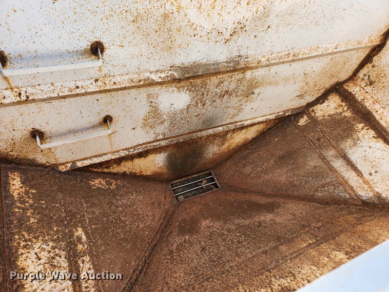 image for item KT9559 1996 Mack CH613  fertilizer delivery truck