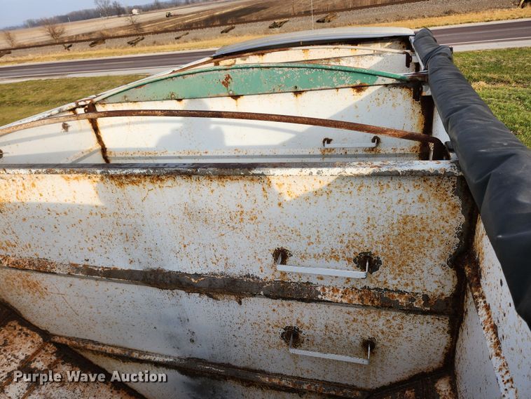 image for item KT9559 1996 Mack CH613  fertilizer delivery truck