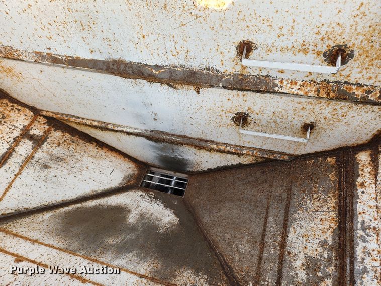 image for item KT9559 1996 Mack CH613  fertilizer delivery truck