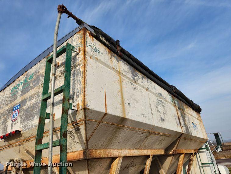 image for item KT9559 1996 Mack CH613  fertilizer delivery truck