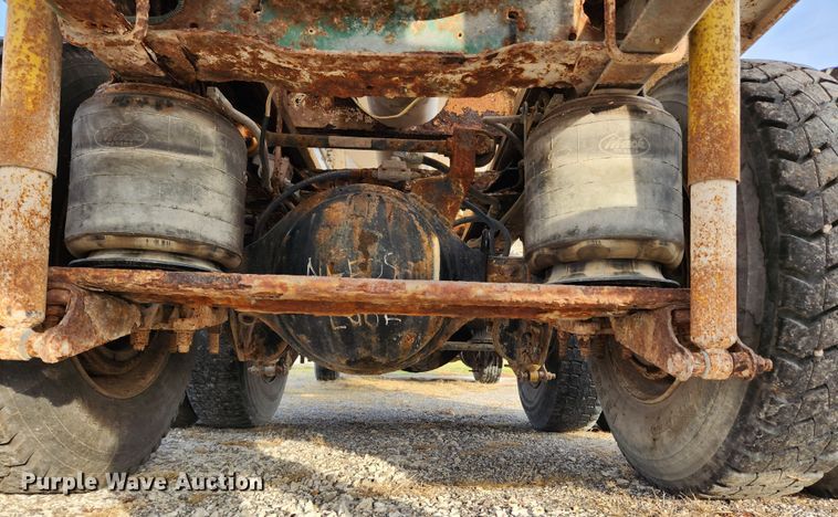 image for item KT9559 1996 Mack CH613  fertilizer delivery truck