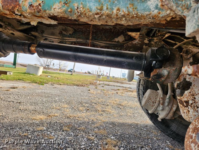 image for item KT9559 1996 Mack CH613  fertilizer delivery truck