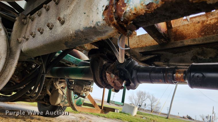 image for item KT9559 1996 Mack CH613  fertilizer delivery truck