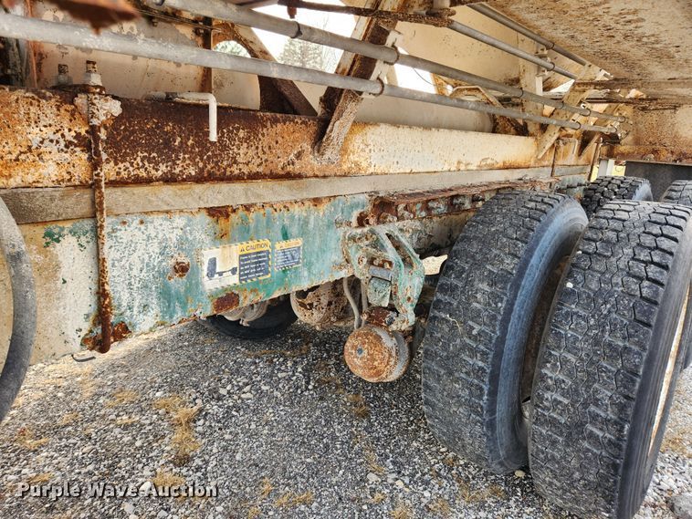 image for item KT9559 1996 Mack CH613  fertilizer delivery truck