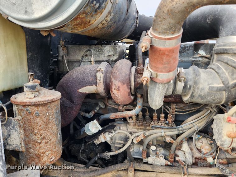 image for item KT9559 1996 Mack CH613  fertilizer delivery truck