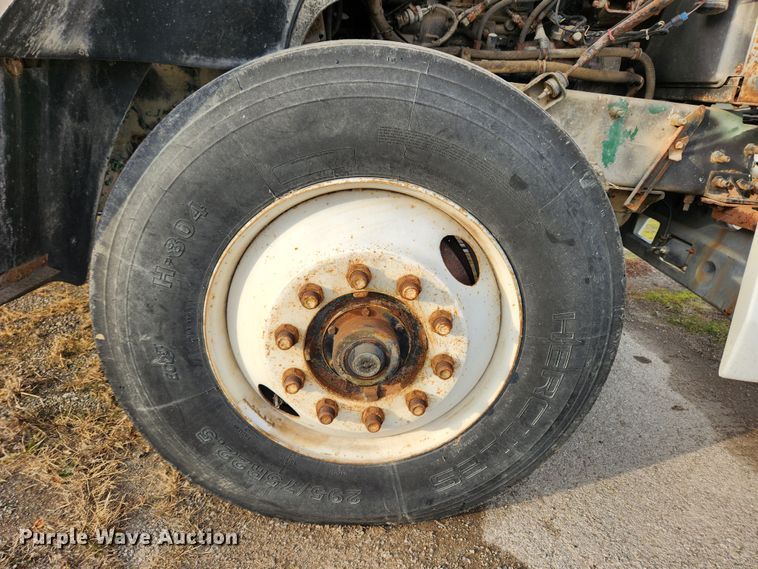 image for item KT9559 1996 Mack CH613  fertilizer delivery truck