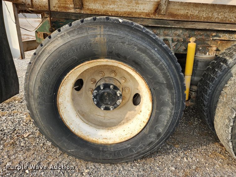 image for item KT9559 1996 Mack CH613  fertilizer delivery truck