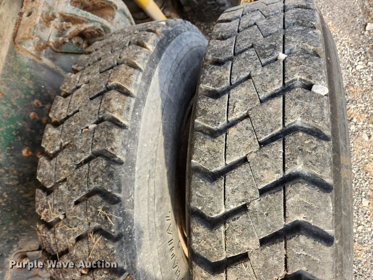 image for item KT9559 1996 Mack CH613  fertilizer delivery truck