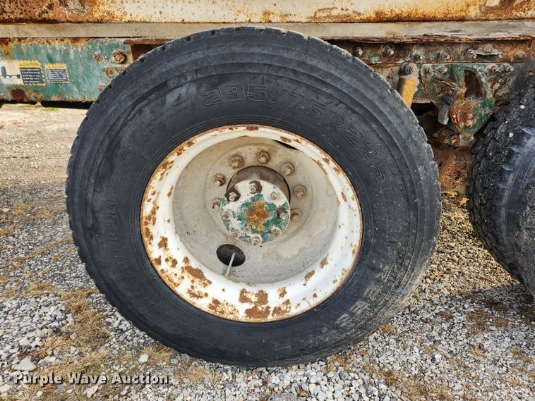 image for item KT9559 1996 Mack CH613  fertilizer delivery truck