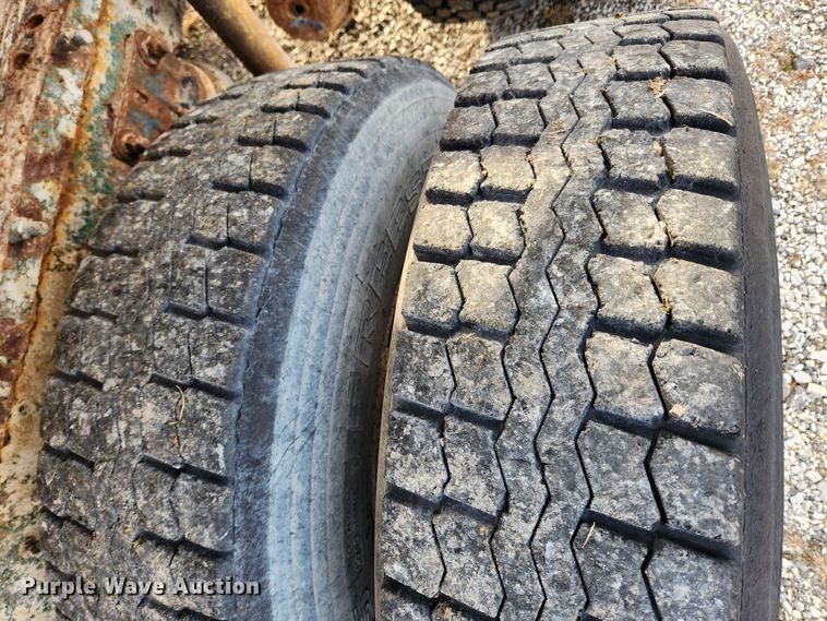 image for item KT9559 1996 Mack CH613  fertilizer delivery truck