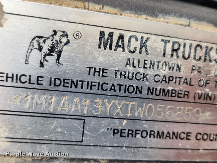 image for item KT9559 1996 Mack CH613  fertilizer delivery truck