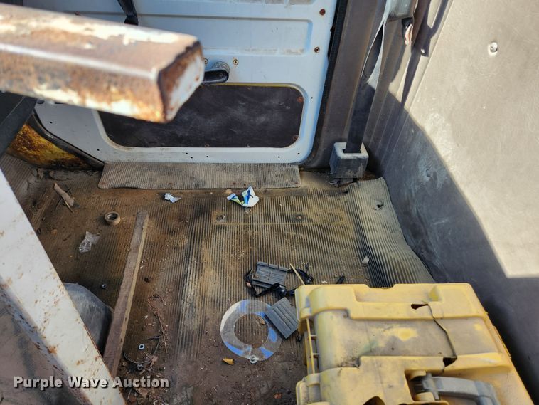 image for item KT9588 1994 International 8100  applicator cab and chassis