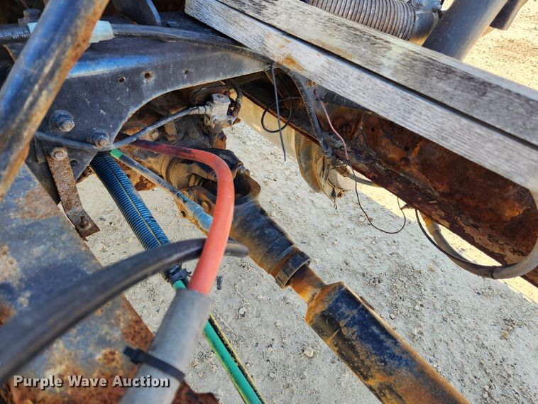 image for item KT9588 1994 International 8100  applicator cab and chassis