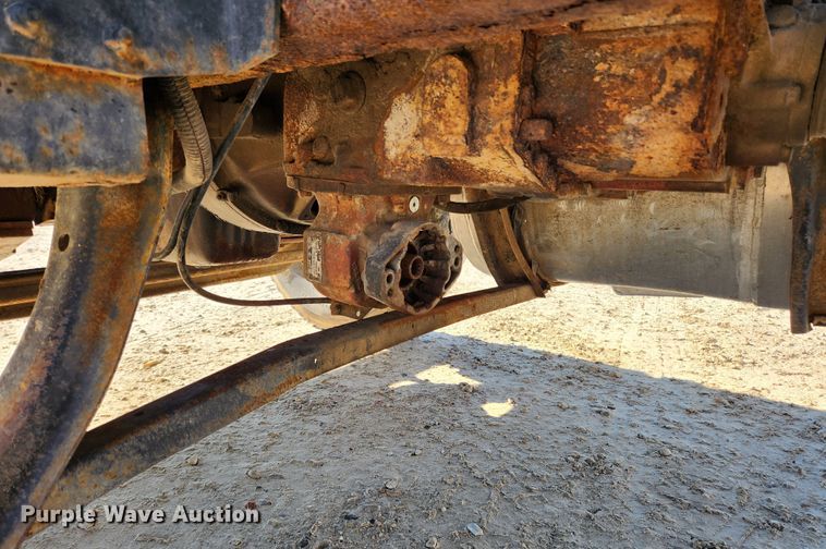 image for item KT9588 1994 International 8100  applicator cab and chassis