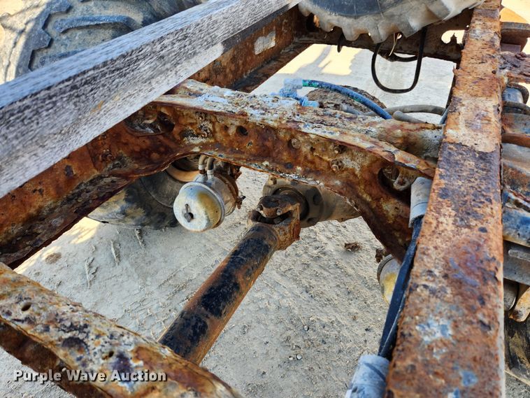 image for item KT9588 1994 International 8100  applicator cab and chassis