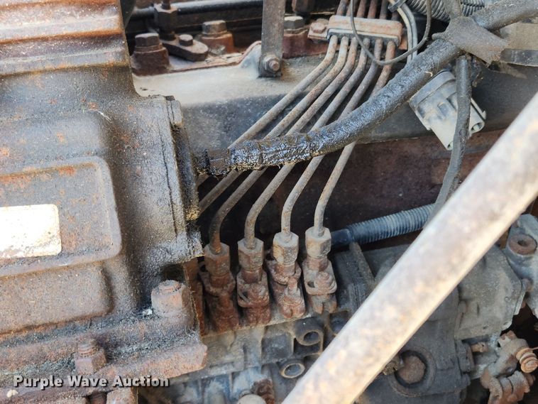 image for item KT9588 1994 International 8100  applicator cab and chassis