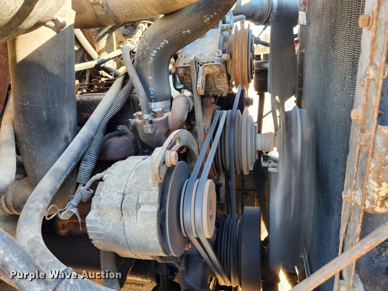 image for item KT9588 1994 International 8100  applicator cab and chassis