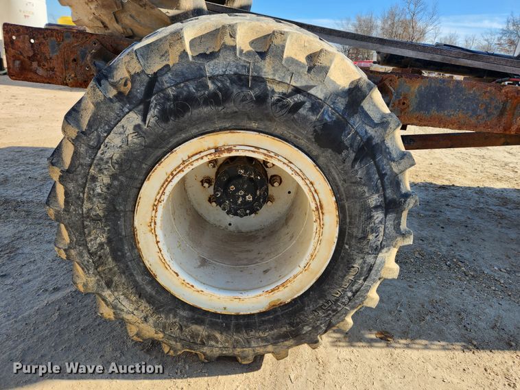 image for item KT9588 1994 International 8100  applicator cab and chassis