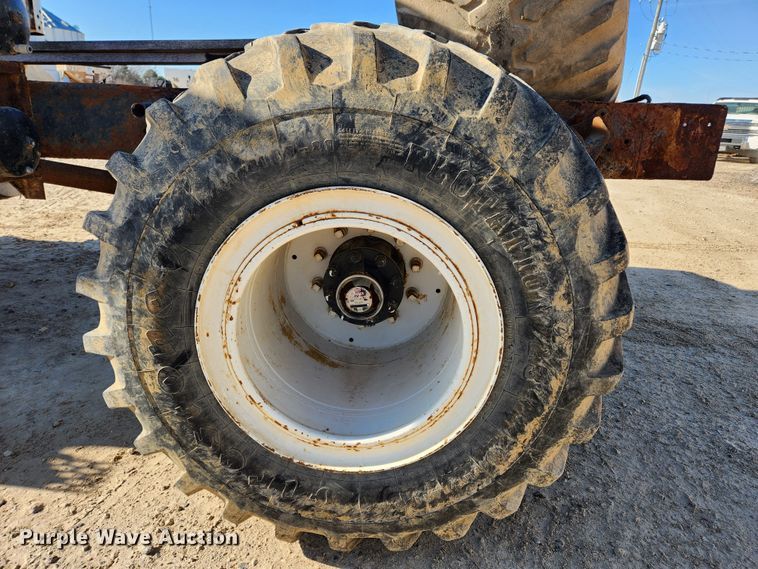 image for item KT9588 1994 International 8100  applicator cab and chassis