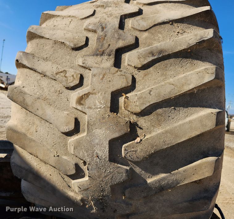 image for item KT9588 1994 International 8100  applicator cab and chassis