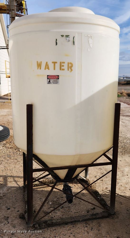 image for item KT9592 (3) poly tanks