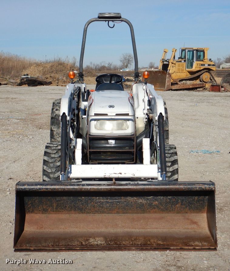 image for item KW9658 2009 Bobcat CT450  MFWD tractor