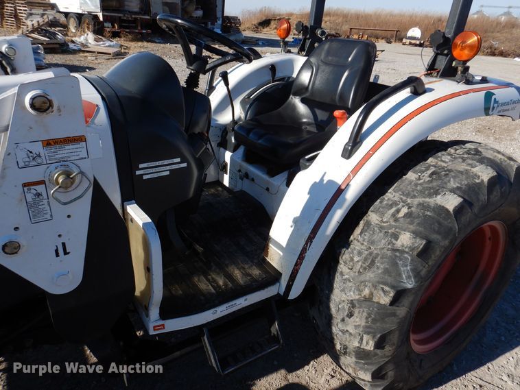 image for item KW9658 2009 Bobcat CT450  MFWD tractor