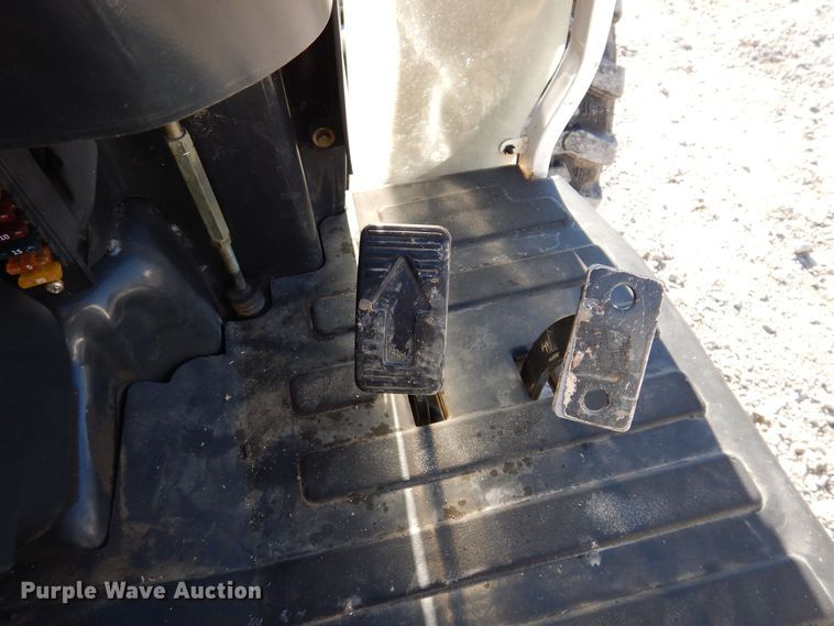 image for item KW9658 2009 Bobcat CT450  MFWD tractor