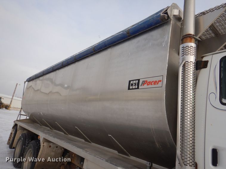 image for item KW9680 2007 Sterling LT9500  feed delivery truck