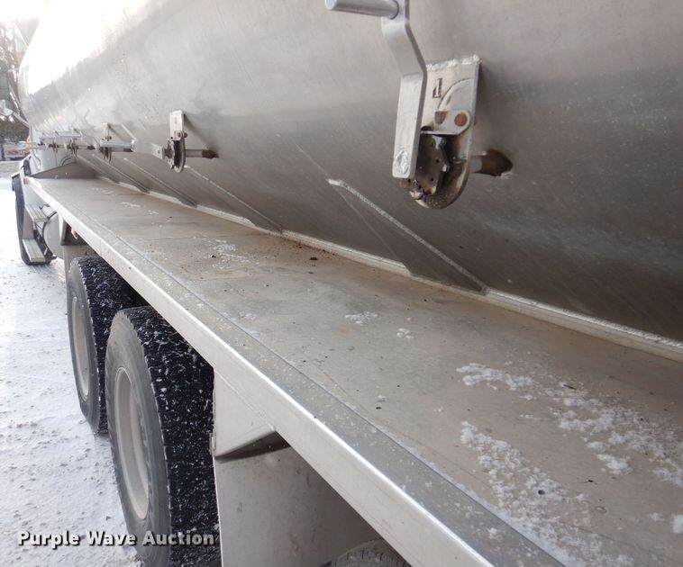 image for item KW9680 2007 Sterling LT9500  feed delivery truck