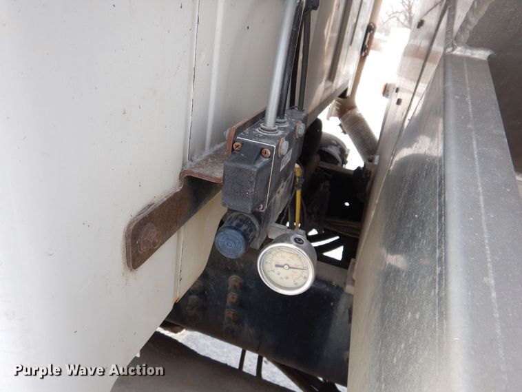 image for item KW9680 2007 Sterling LT9500  feed delivery truck